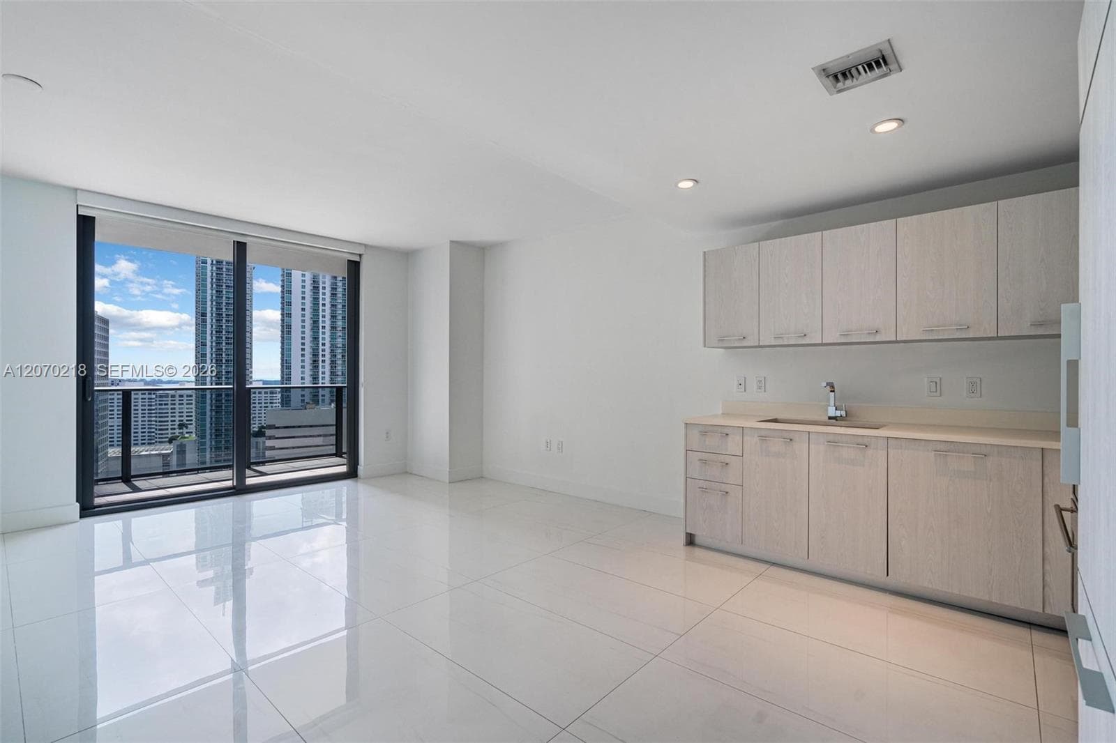 45 SW 9th St # 2002, Miami, FL 33130 photo 4