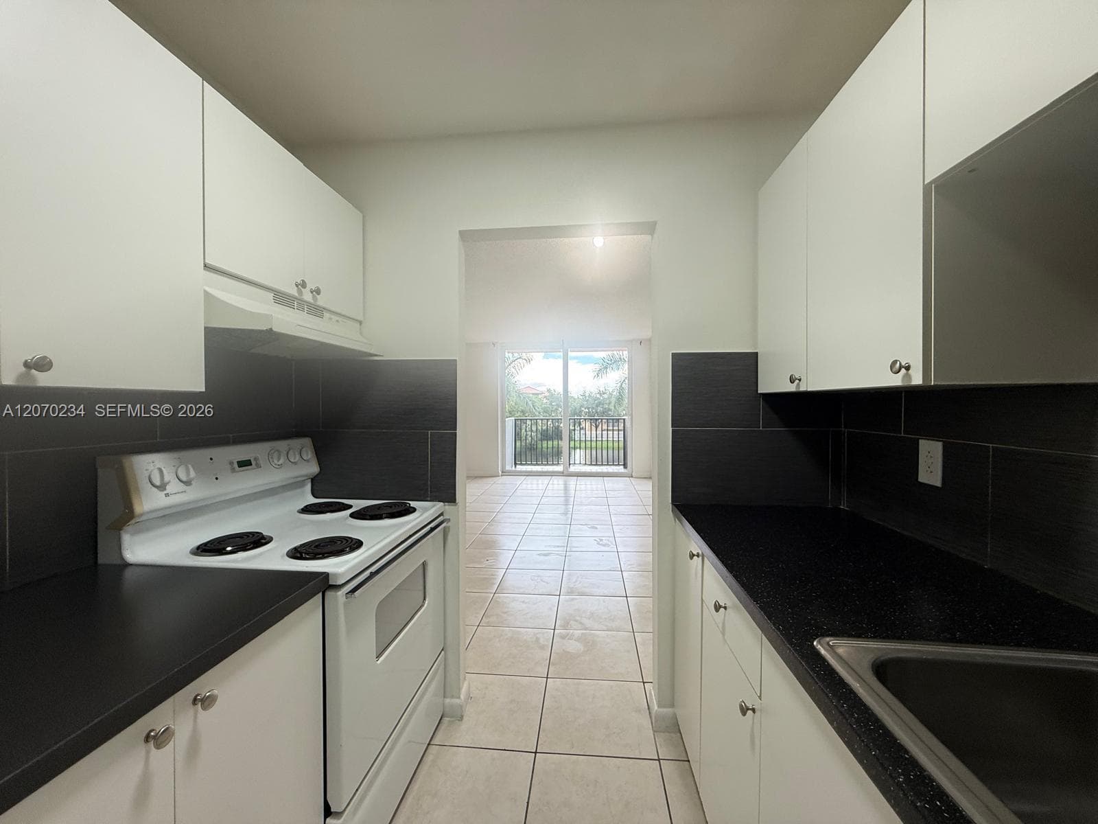 2075 NE 164th St # 302, North Miami Beach, FL 33162 photo 5