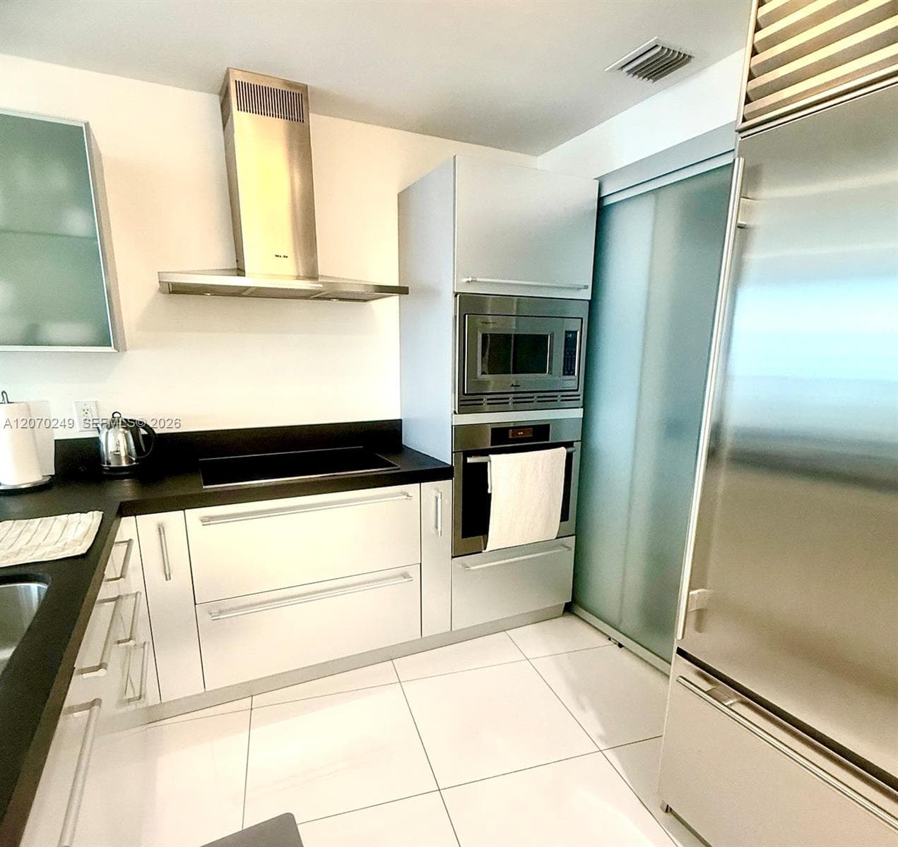 18201 Collins Ave # 908, Sunny Isles Beach, FL 33160 photo 3