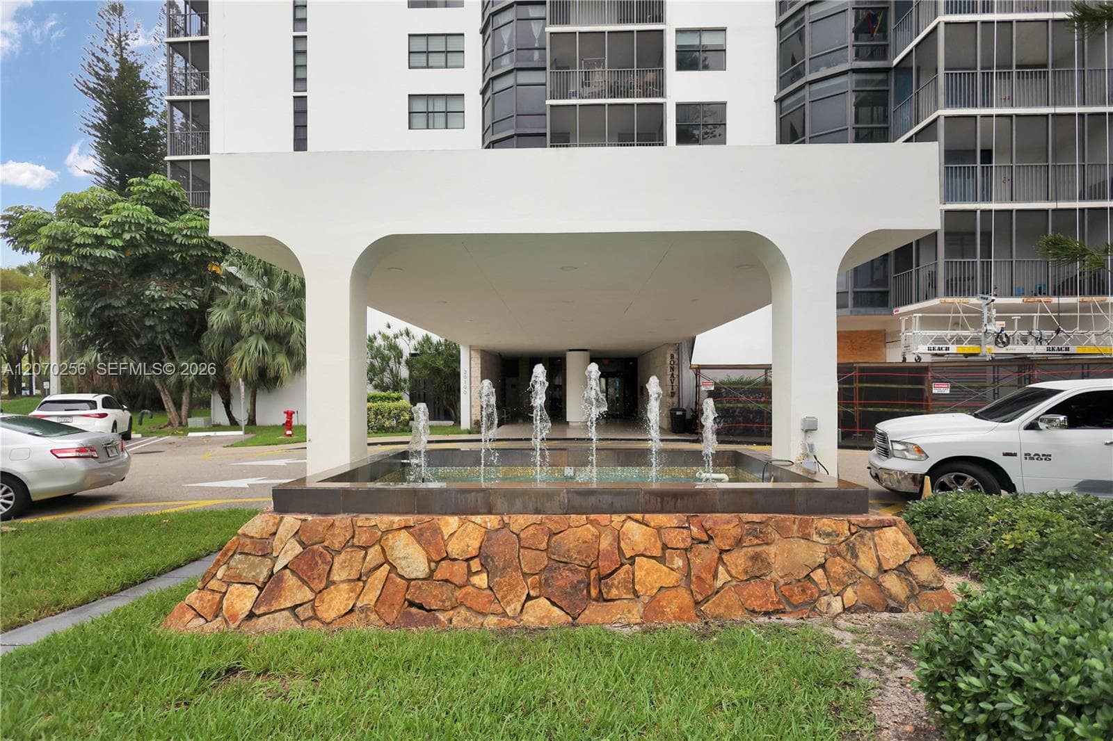 20100 W Country Club Dr # 403, Aventura, FL 33180 photo 3