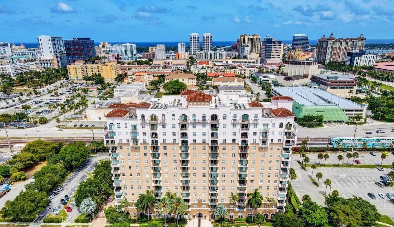 616 CLEARWATER PARK Road # 602, West Palm Beach, FL 33401 photo 2