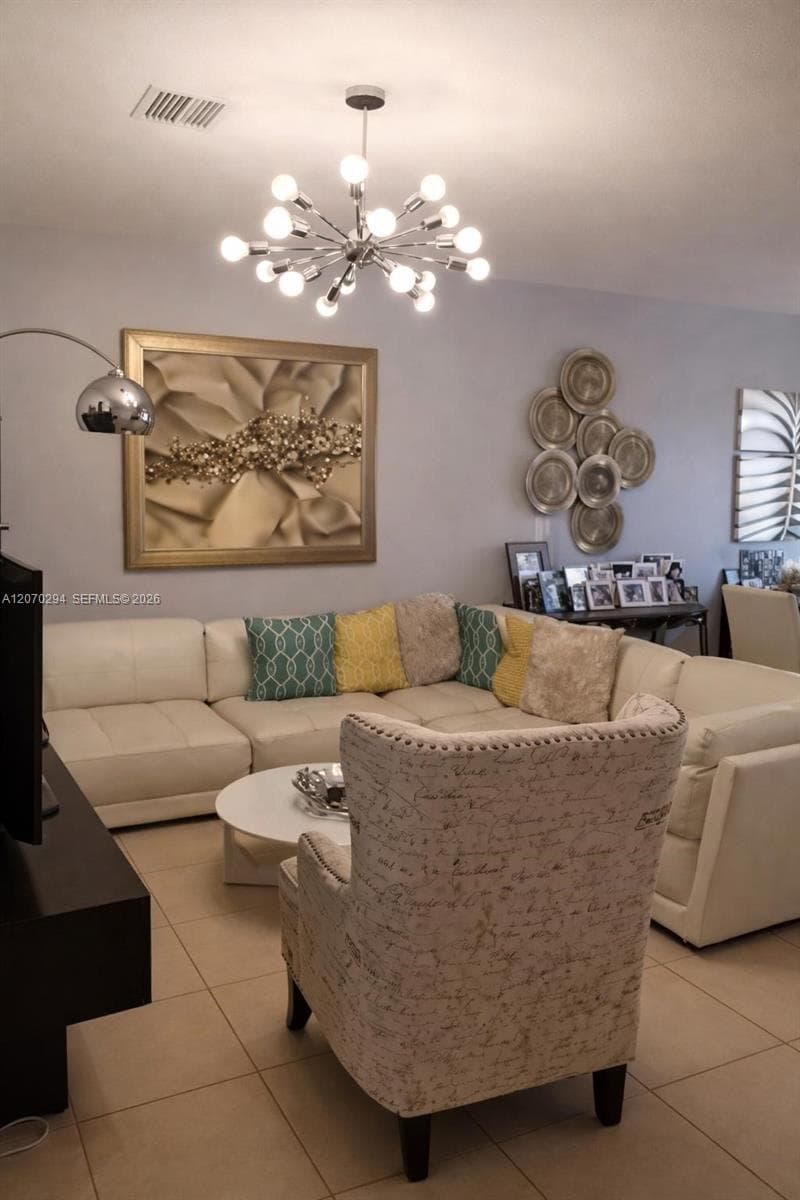 426 NE 194th Ter, Miami, FL 33179 photo 2