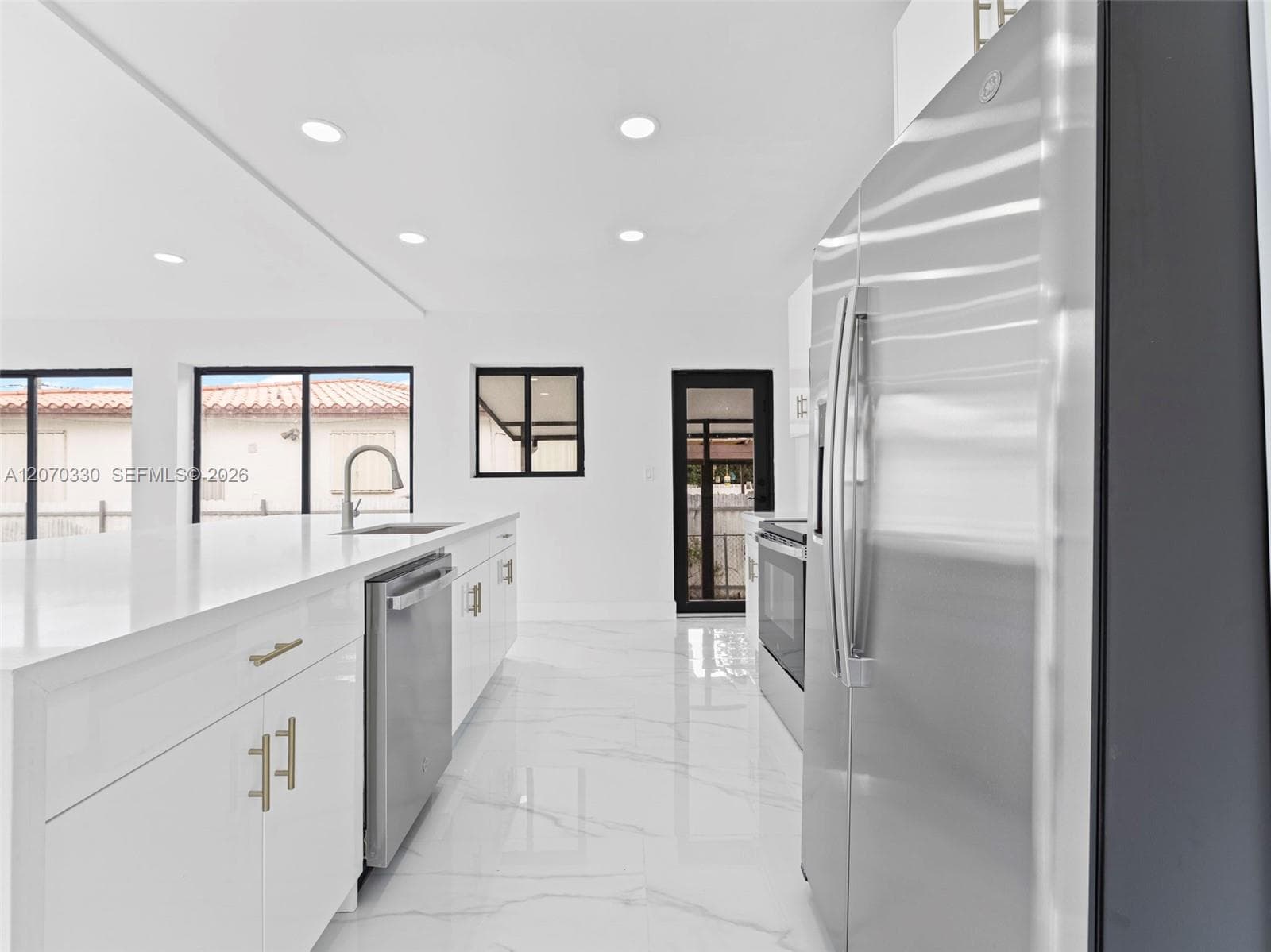 2500 SW 23rd Ter, Miami, FL 33145 photo 4