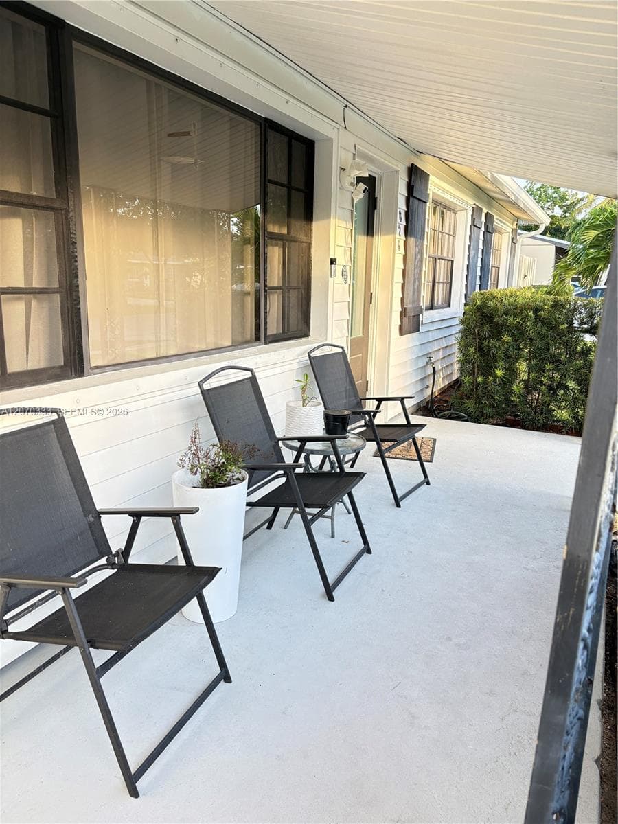 826 Cochran Dr, Lake Worth, FL 33461 photo 3