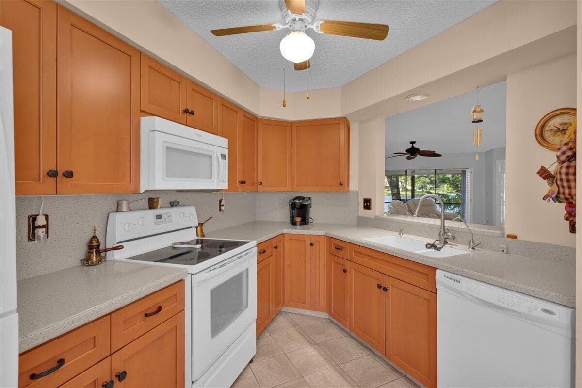 6050 SE Martinique Drive # 102, Stuart, FL 34997 photo 5