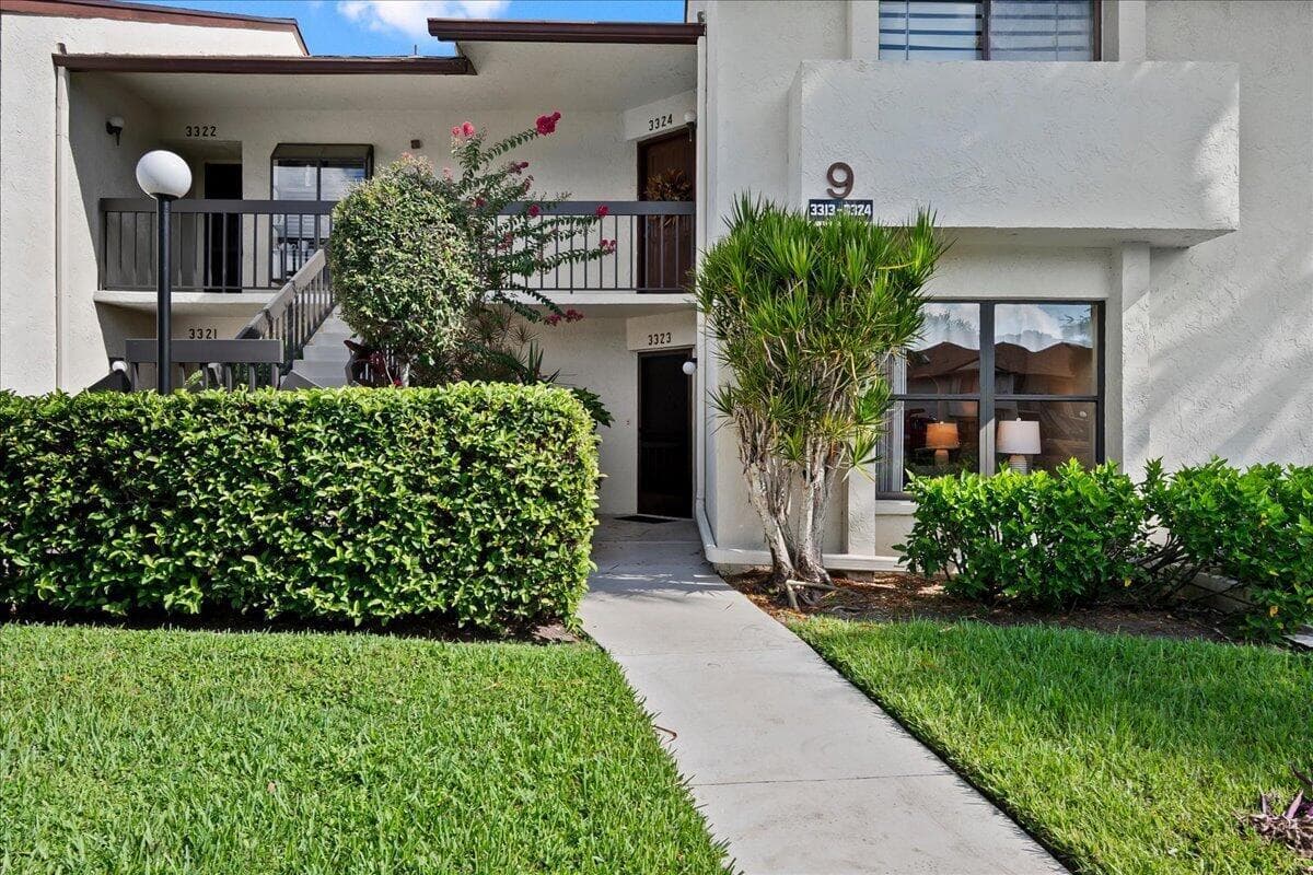 3323 Lucerne Park Drive, FL 33467