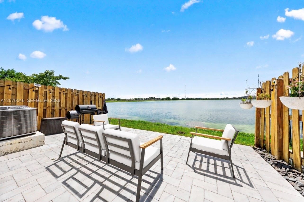20576 NE 5th Pl, Miami, FL 33179 photo 3