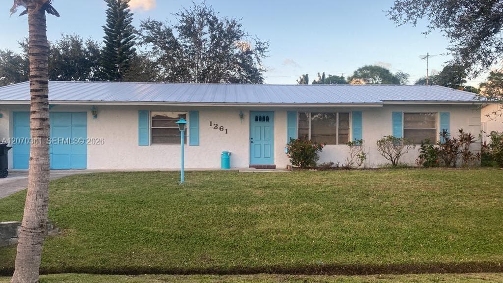 1261 SE Mendavia Ave, Port St. Lucie, FL 34952