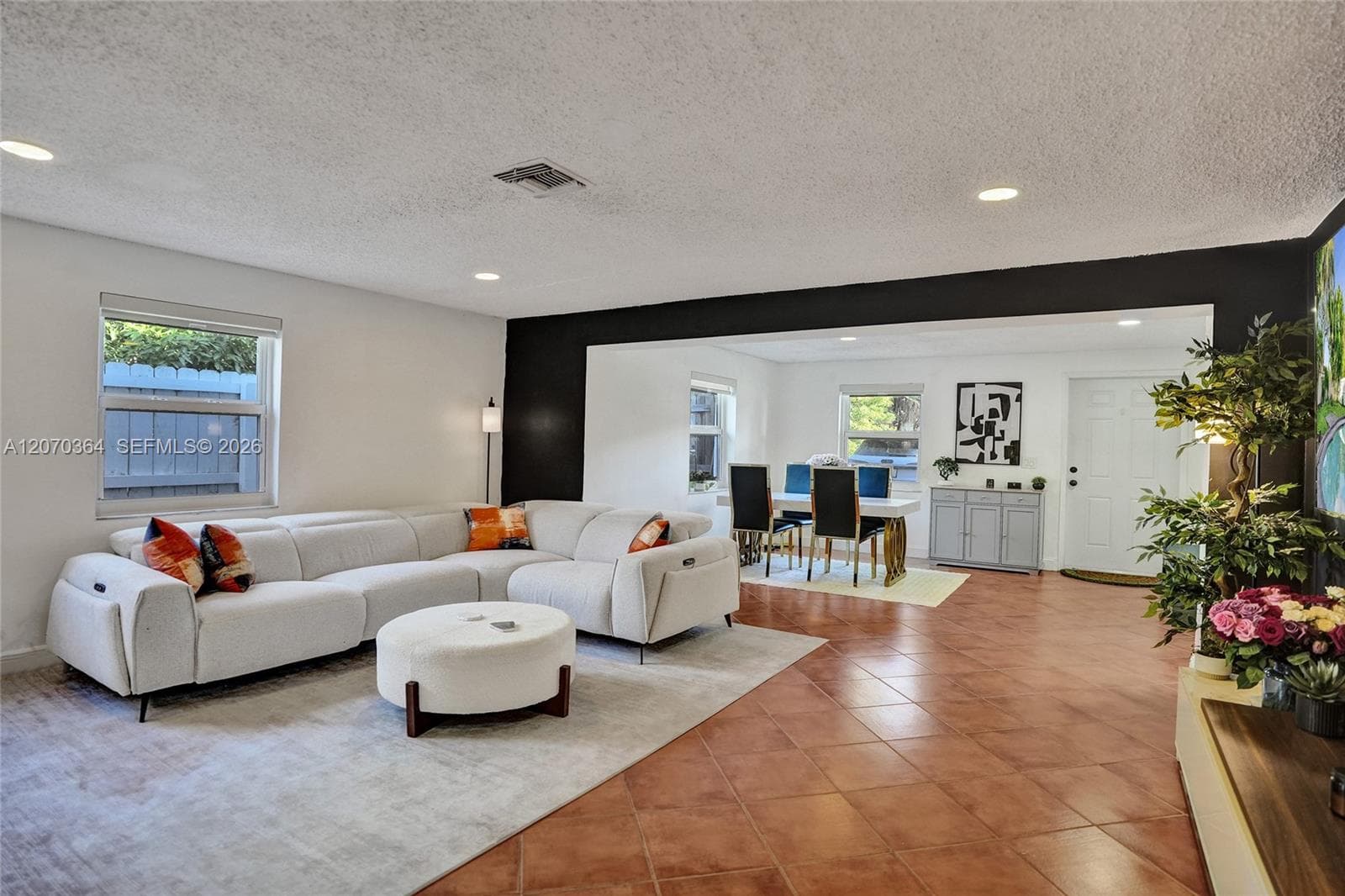 1022 NE 34th Ct, Oakland Park, FL 33334 photo 4