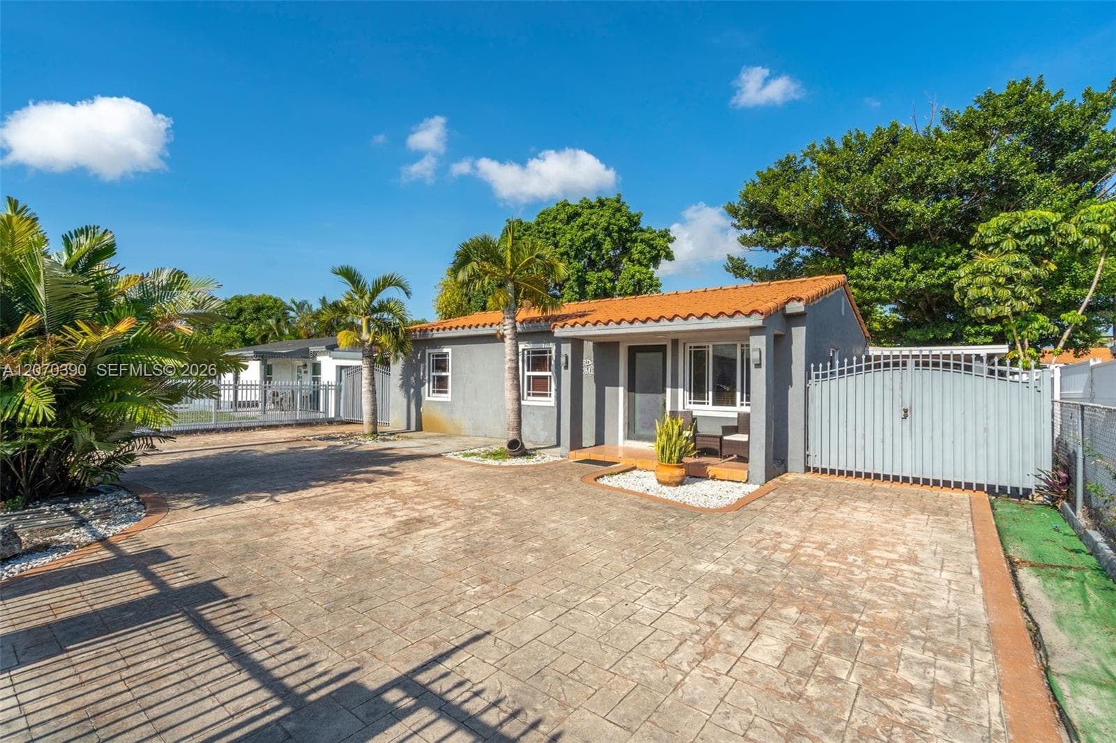 820 E 10th Ave, Hialeah, FL 33010 photo 2
