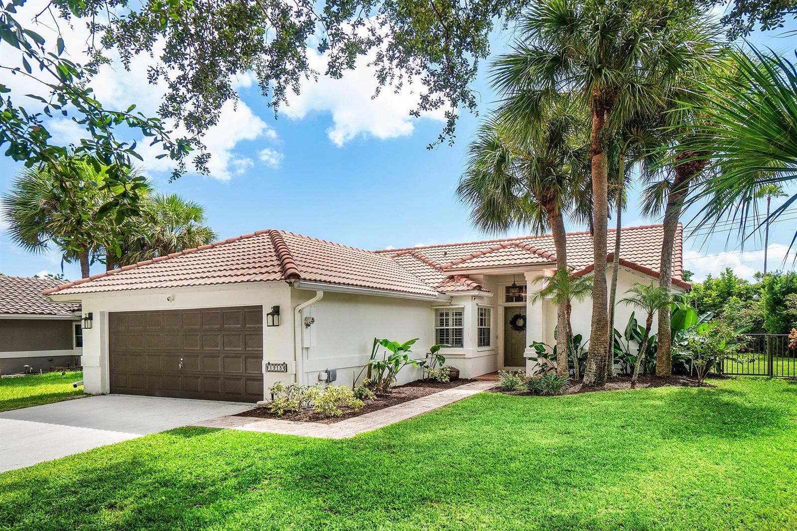 1215 E LANCEWOOD Place, Delray Beach, FL 33445 photo 2