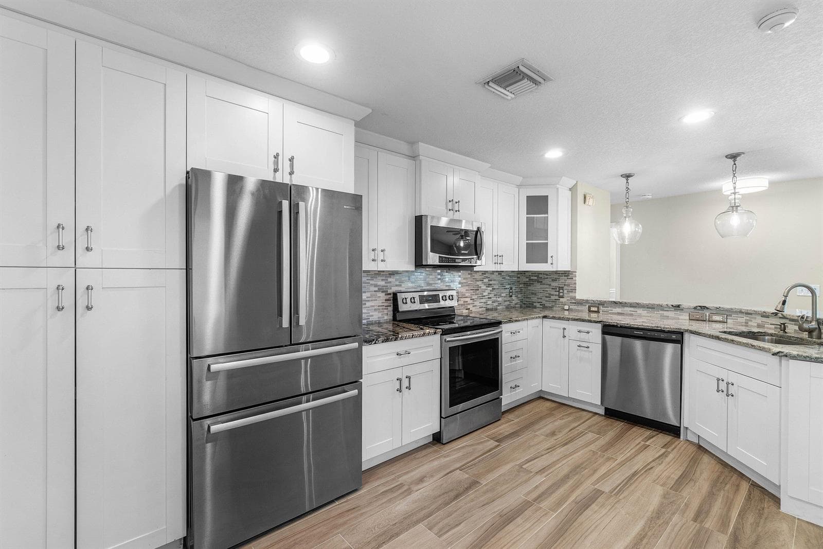 1215 E LANCEWOOD Place, Delray Beach, FL 33445 photo 5