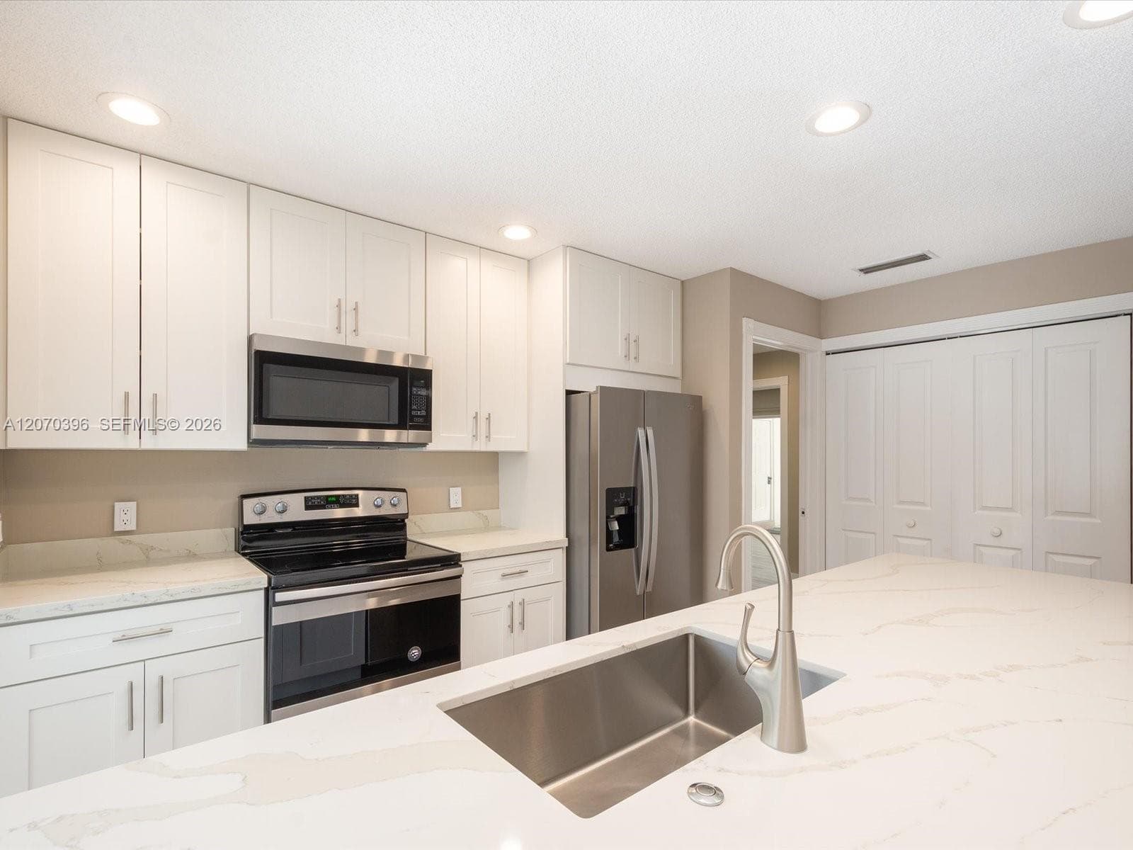 1404 Silverleaf Oak Ct, Palm Beach Gardens, FL 33410 photo 2