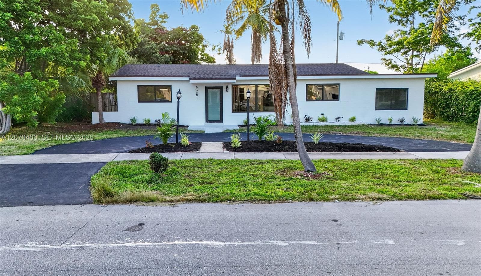 9281 Martinique Dr, Cutler Bay, FL 33189 photo 2