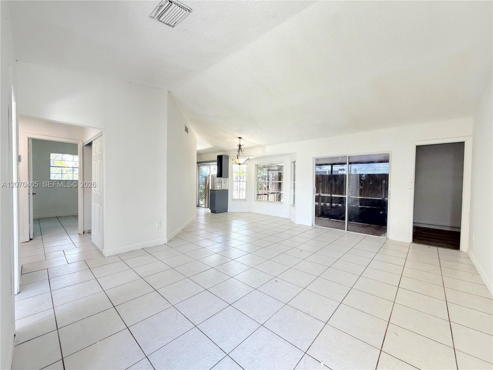 9850 W Heather Ln, Miramar, FL 33025 photo 4