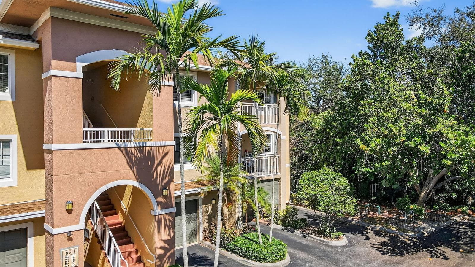 6511 EMERALD DUNES Drive # 304, West Palm Beach, FL 33411 photo 2