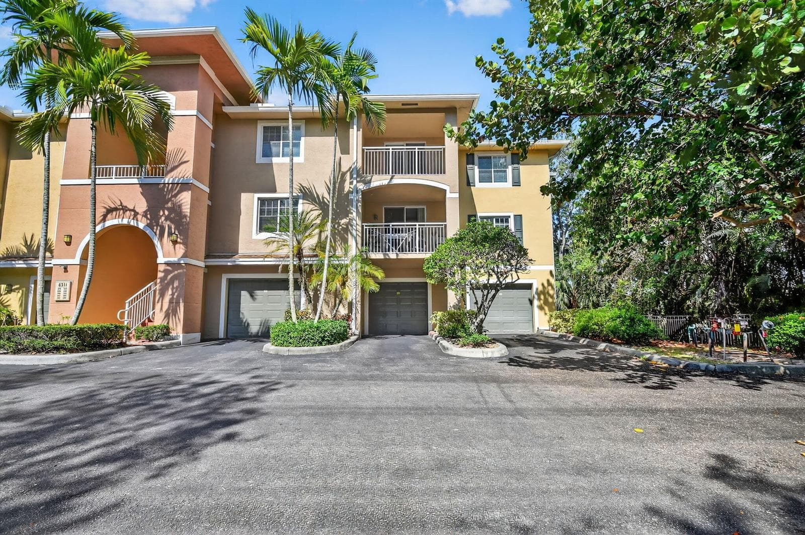 6511 EMERALD DUNES Drive # 304, West Palm Beach, FL 33411 photo 3