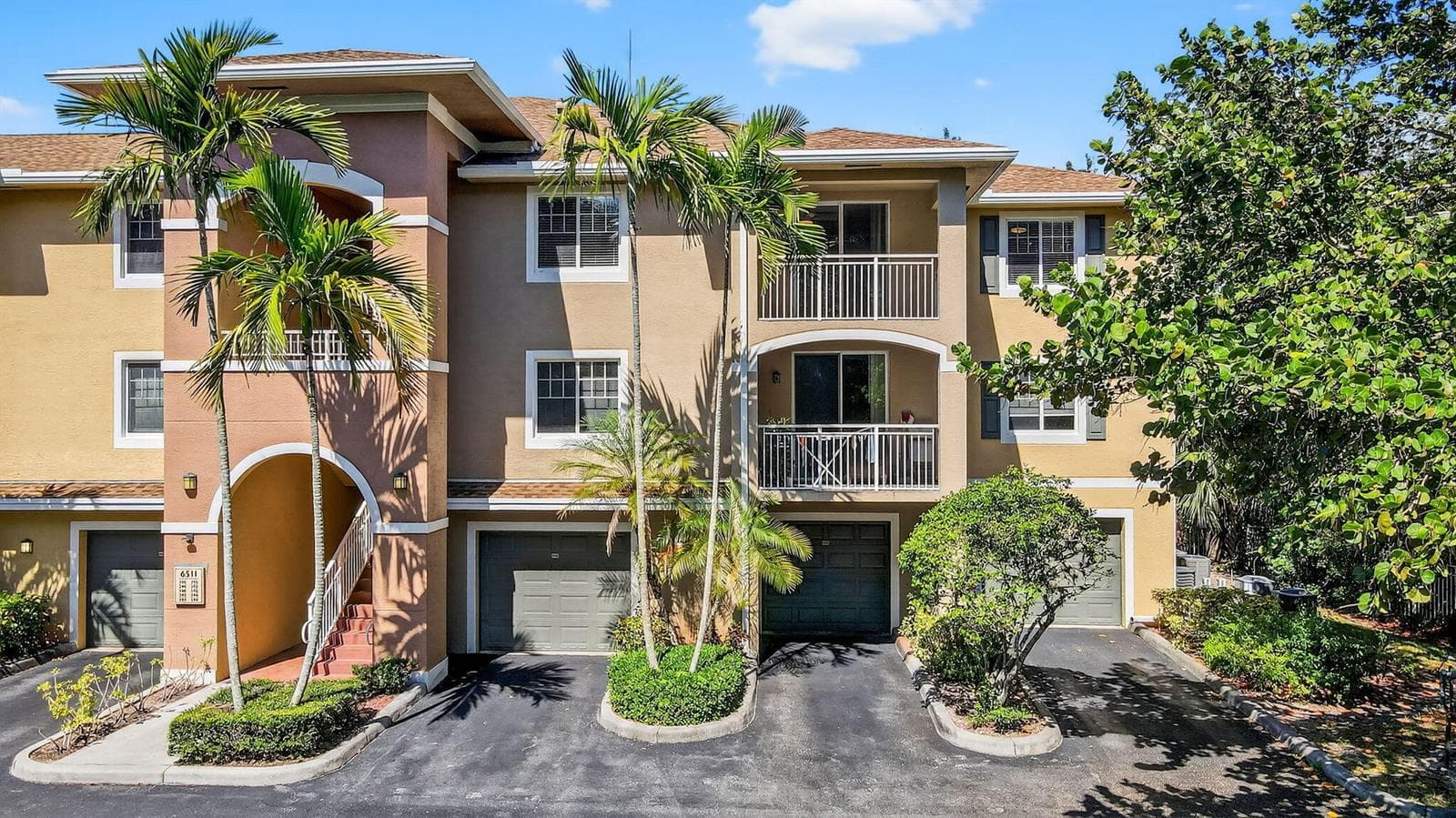 6511 EMERALD DUNES Drive # 304, West Palm Beach, FL 33411