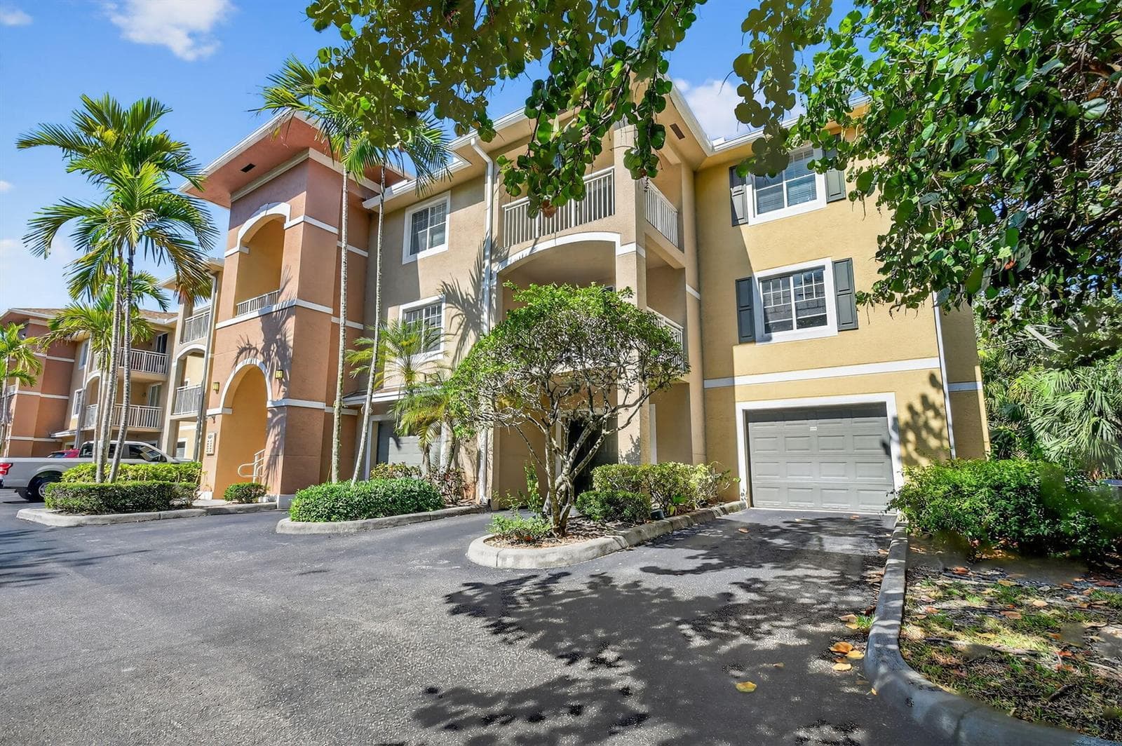 6511 EMERALD DUNES Drive # 304, West Palm Beach, FL 33411 photo 4