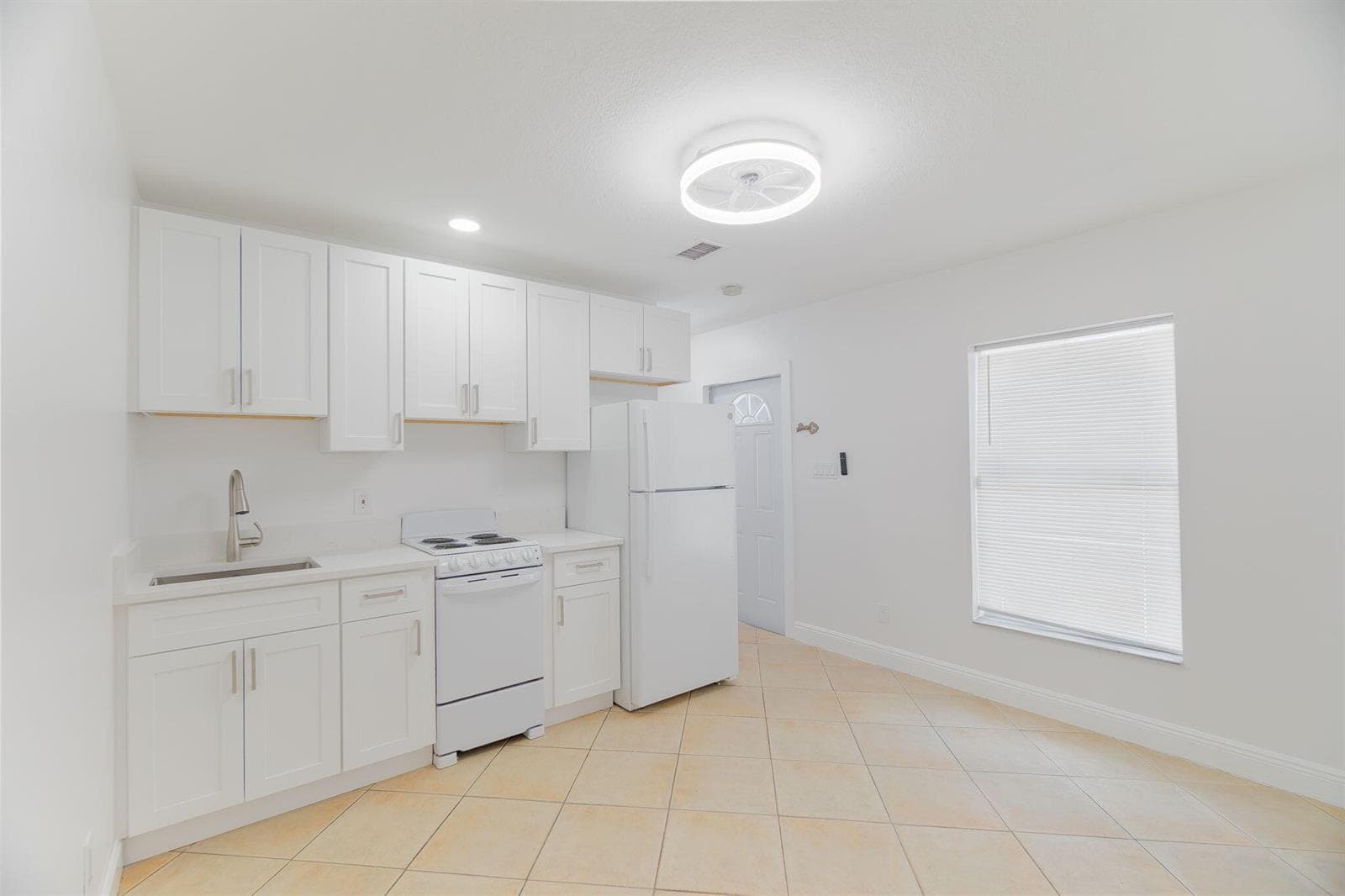 2831 N SEACREST Boulevard # B, Boynton Beach, FL 33435 photo 2