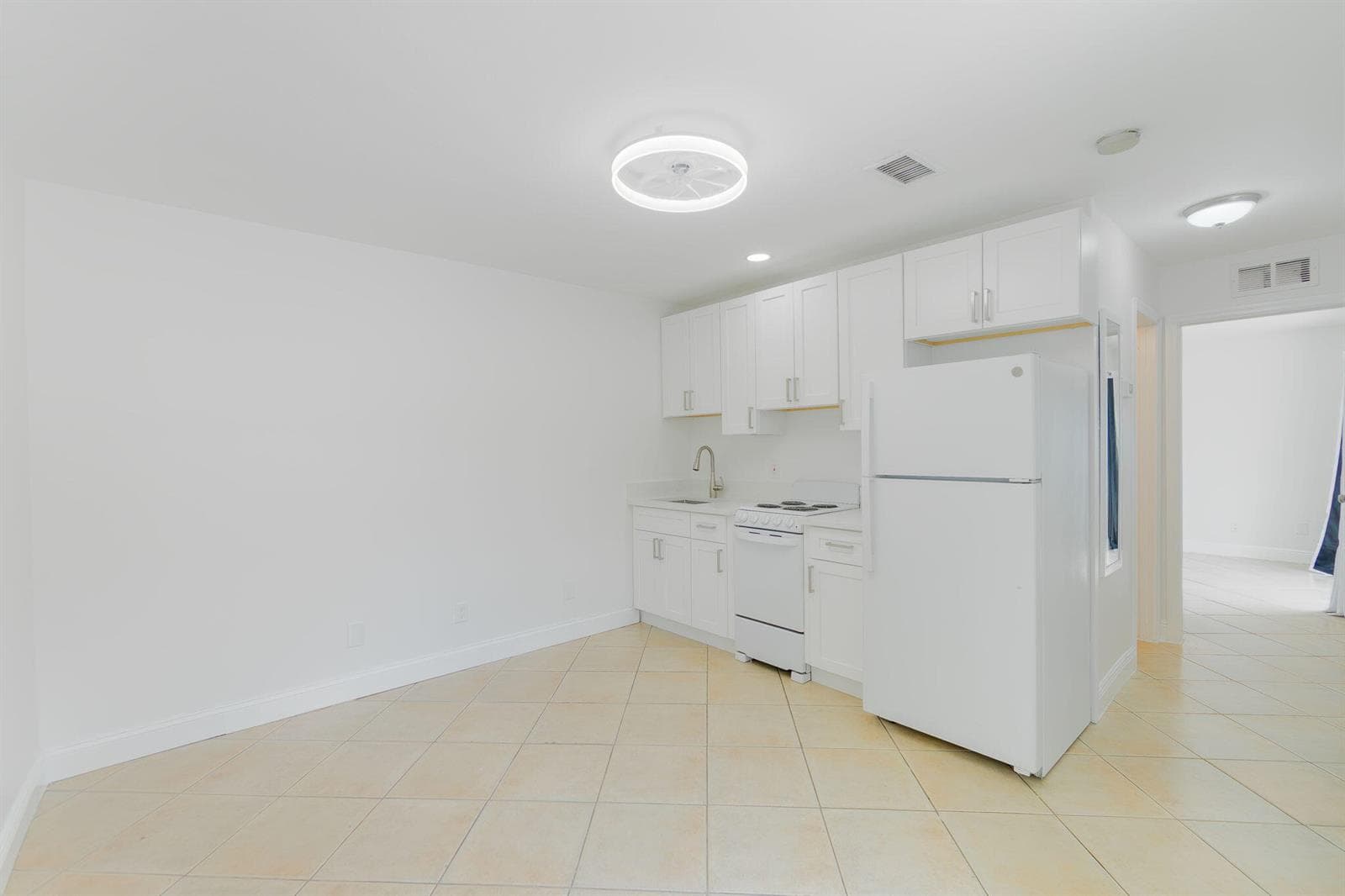 2831 N SEACREST Boulevard # B, Boynton Beach, FL 33435 photo 4