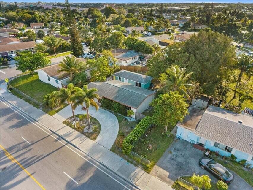 2831 N SEACREST Boulevard, Boynton Beach, FL 33435 photo 2
