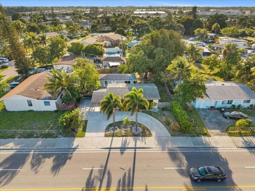 2831 N SEACREST Boulevard, Boynton Beach, FL 33435 photo 3