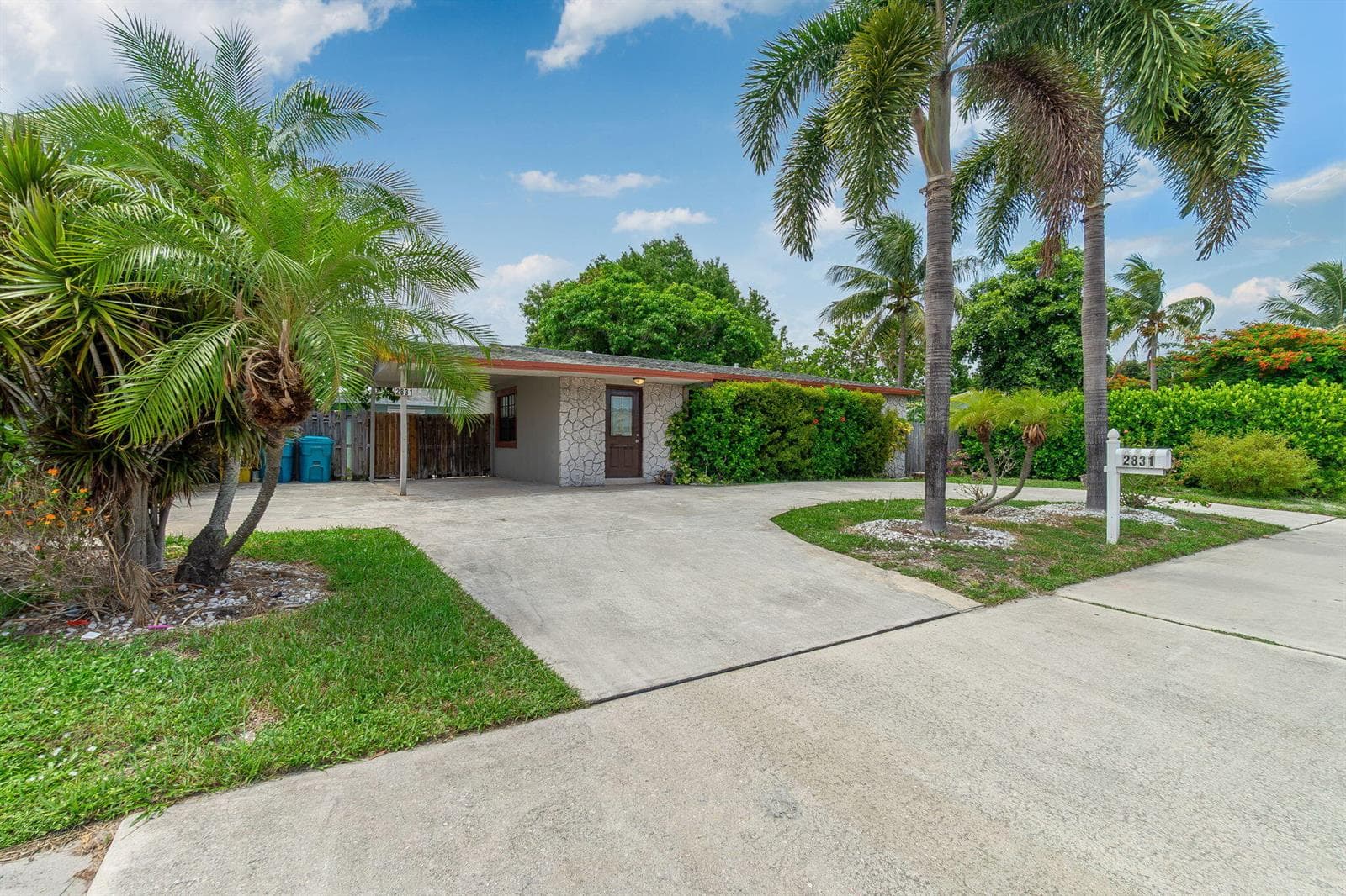 2831 N SEACREST Boulevard, Boynton Beach, FL 33435 photo 4