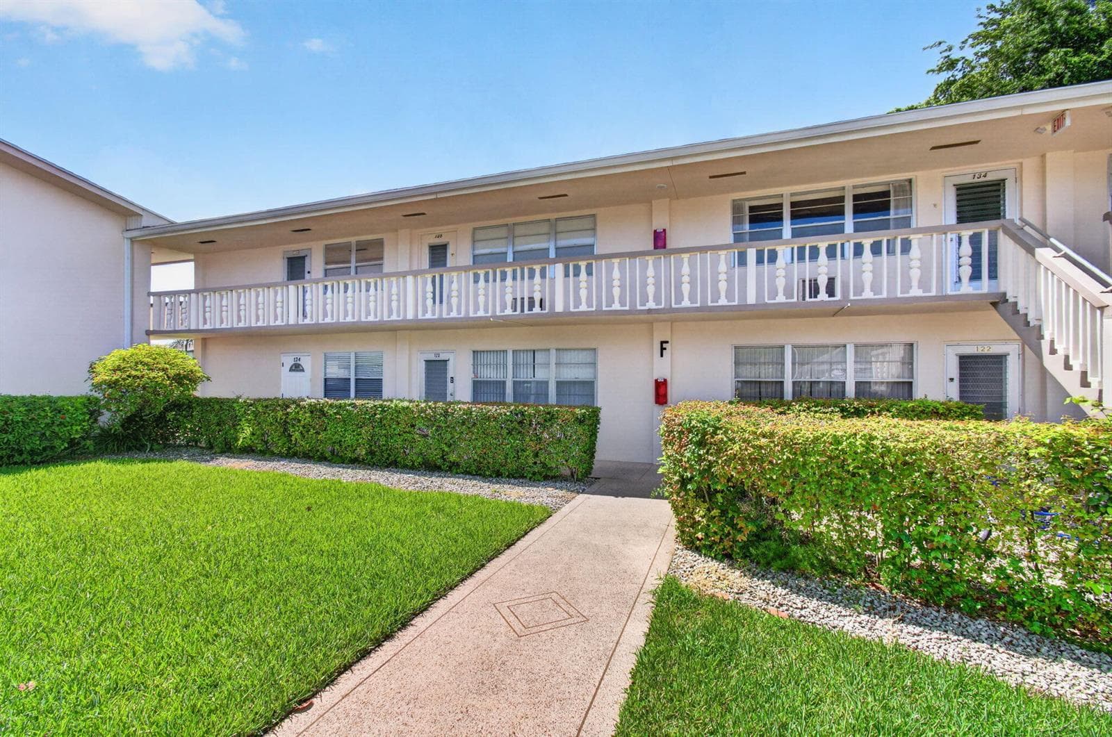 126 NORWICH F, West Palm Beach, FL 33417 photo 2