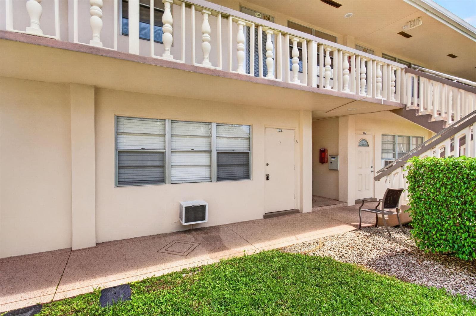126 NORWICH F, West Palm Beach, FL 33417 photo 3
