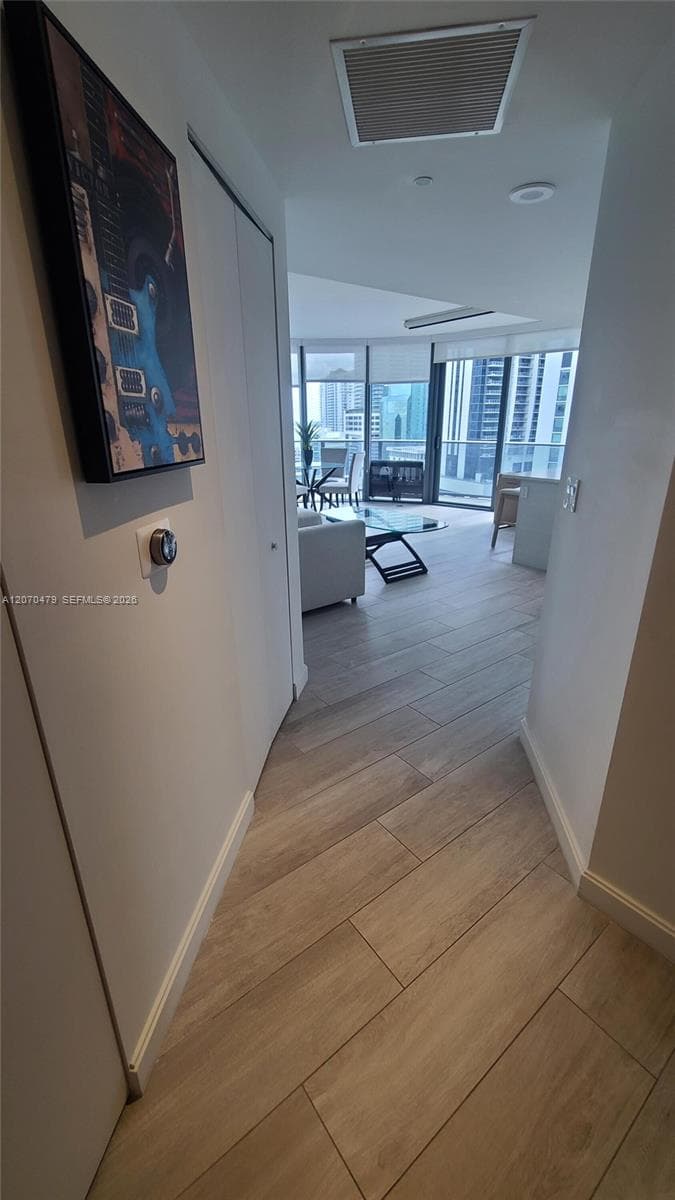 45 SW 9th St # 1503, Miami, FL 33130 photo 4