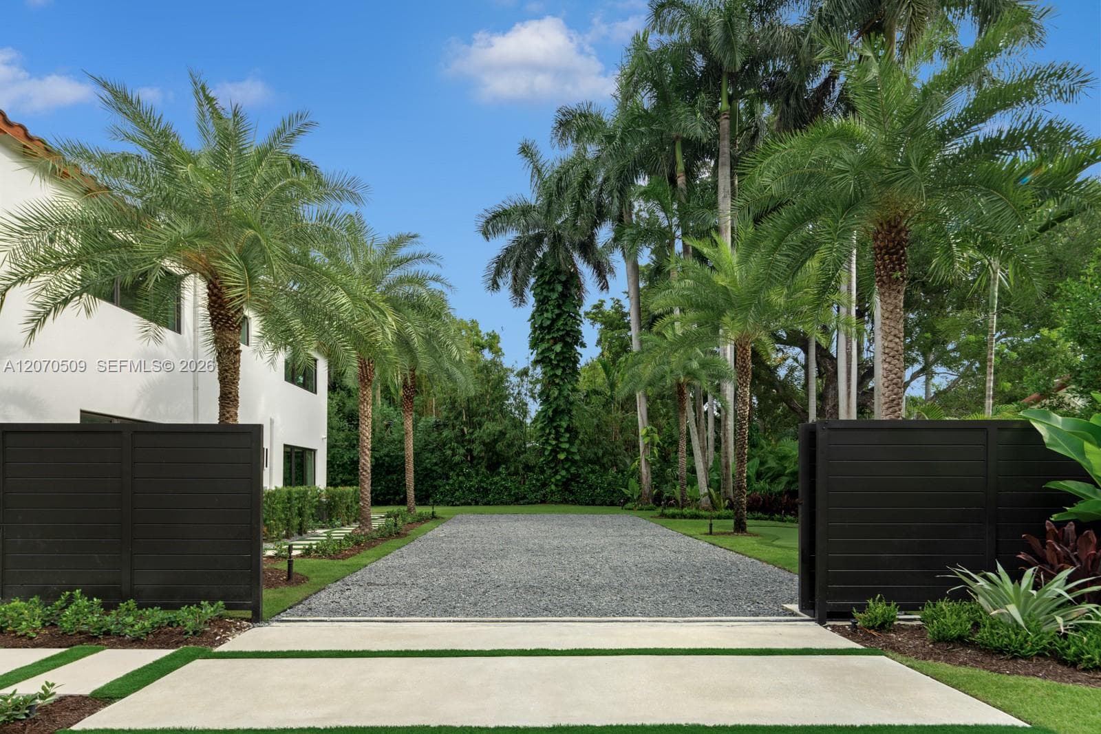 921 NE 72nd St, Miami, FL 33138 photo 2