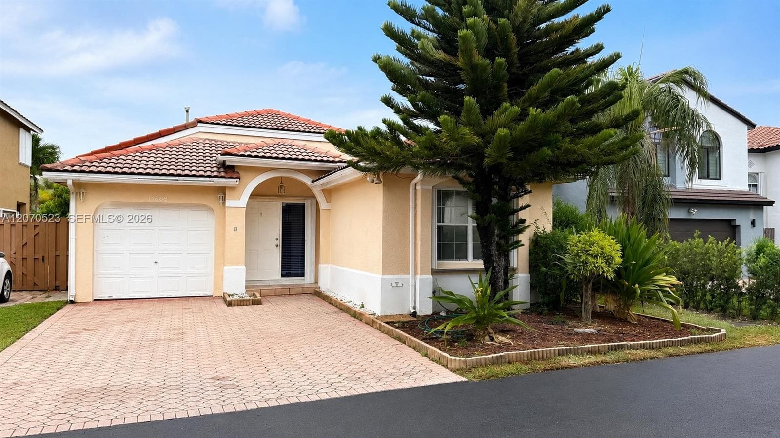 15609 SW 100th Ter, Miami, FL 33196
