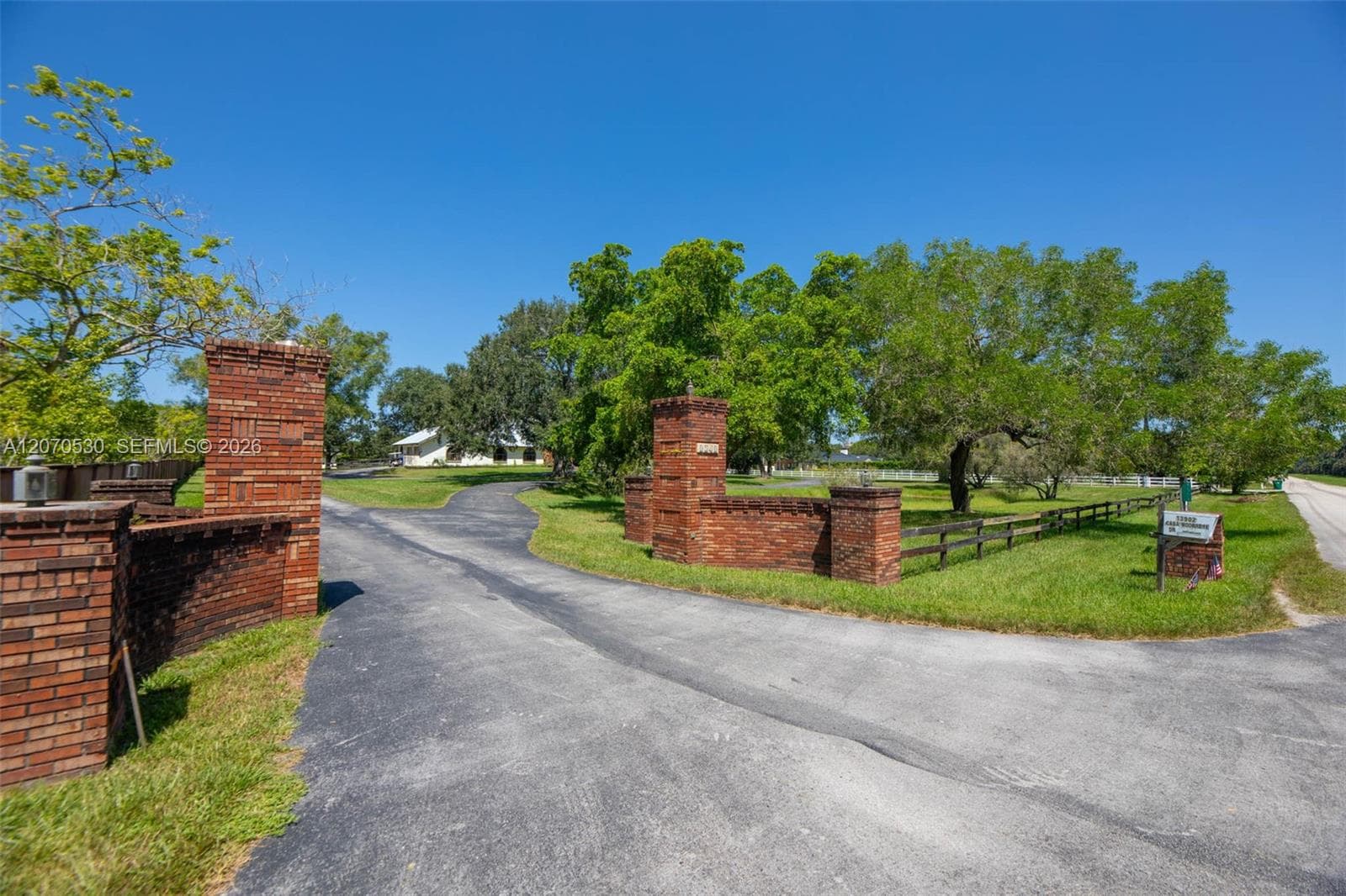5501 SW 136th Ave, Southwest Ranches, FL 33330 photo 2
