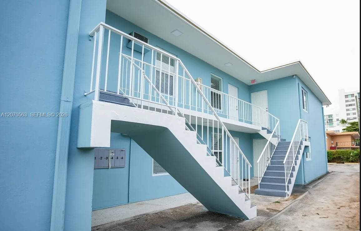 1043 NW 5th St # 5, Miami, FL 33128