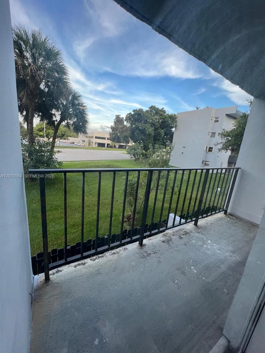 310 Fontainebleau Blvd # 204, Miami, FL 33172 photo 5