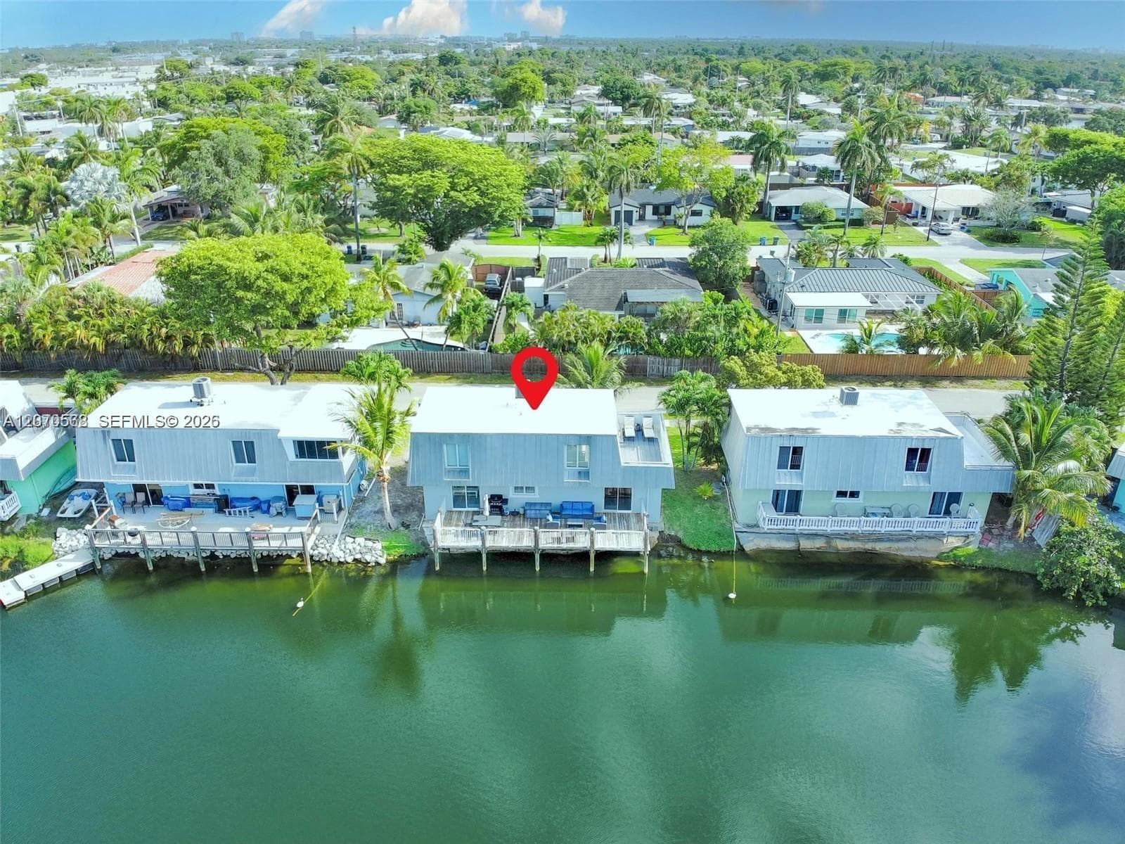 1370 NE 40th Dr, Oakland Park, FL 33334 photo 2