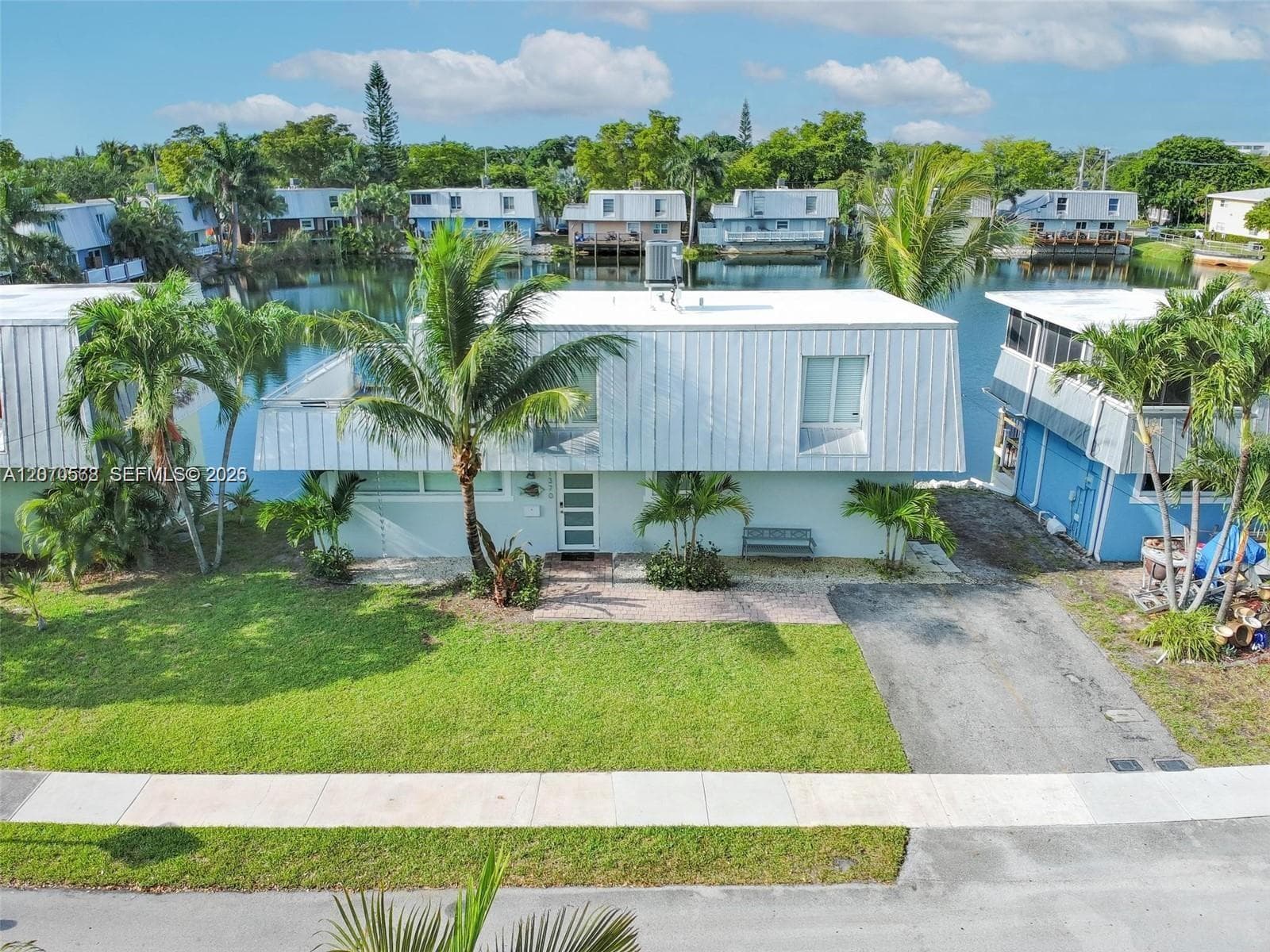 1370 NE 40th Dr, Oakland Park, FL 33334 photo 4