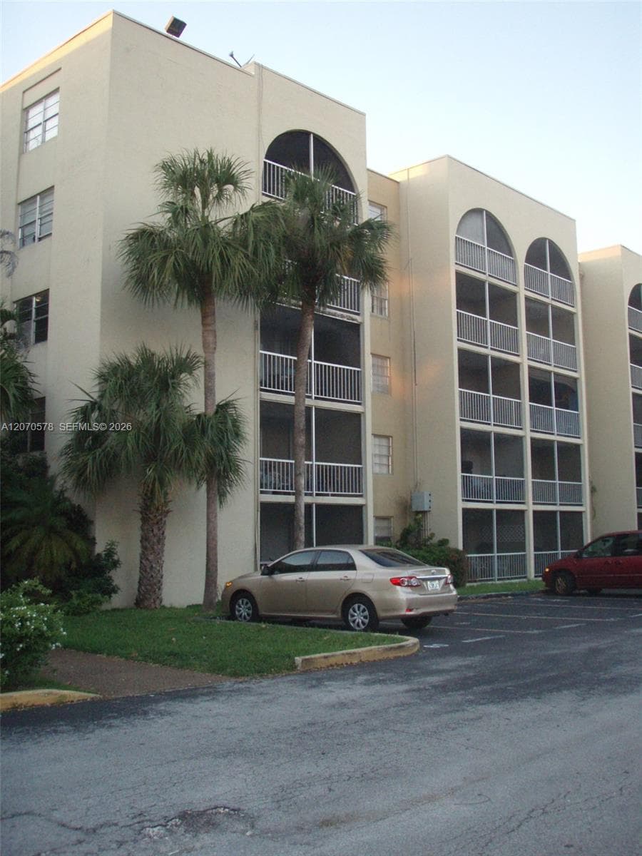 6980 NW 186th St # 3-522, Hialeah, FL 33015