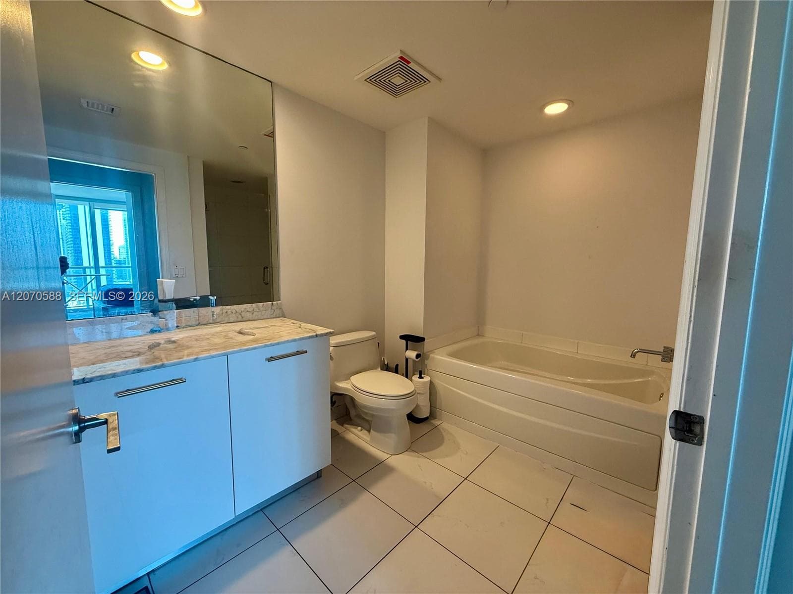 55 SE 6th St # 2404, Miami, FL 33131 photo 5