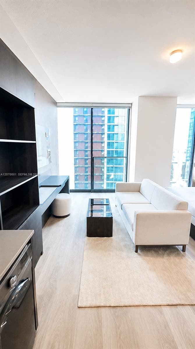 20 NE 11 ST # 2407, Miami, FL 33132 photo 3