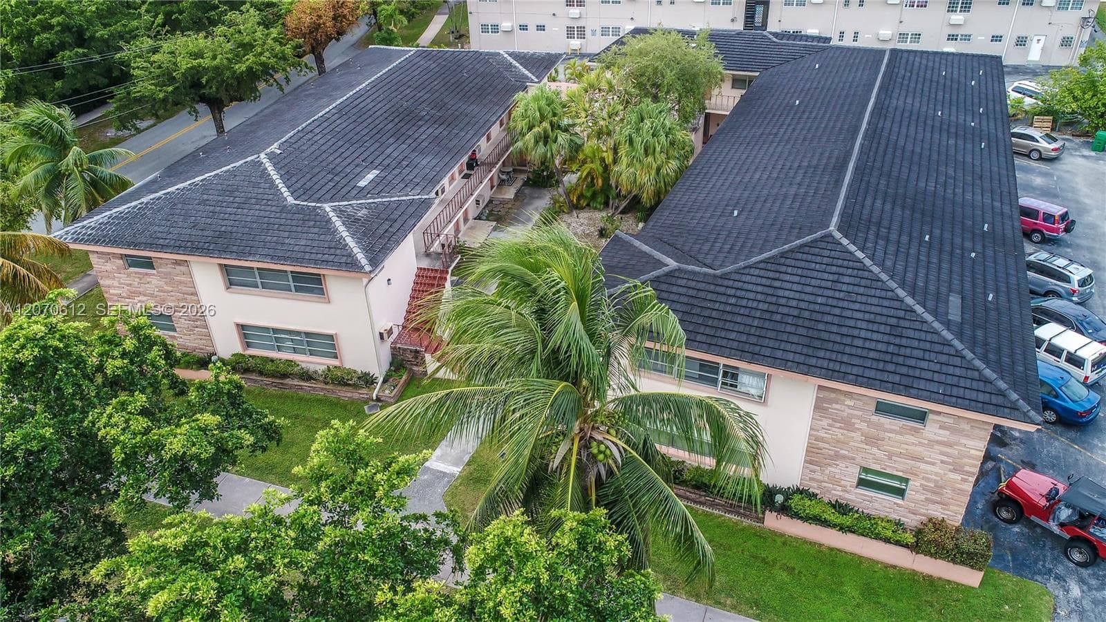 1250 S Alhambra Cir # 18, Coral Gables, FL 33146 photo 2