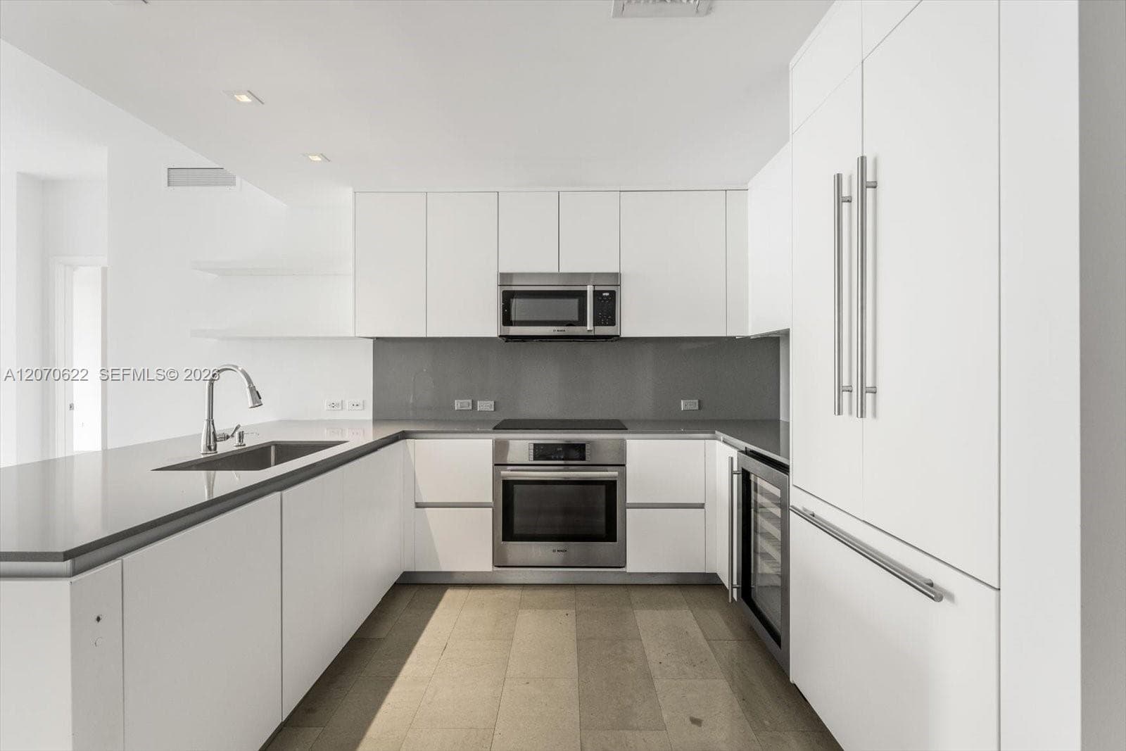 68 SE 6th St # 2304, Miami, FL 33131 photo 2