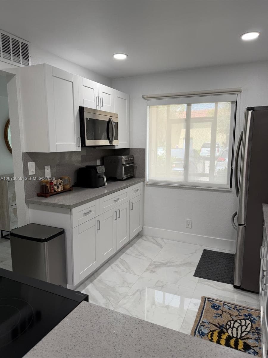 331 Lakeview Dr # 101, Weston, FL 33326 photo 3
