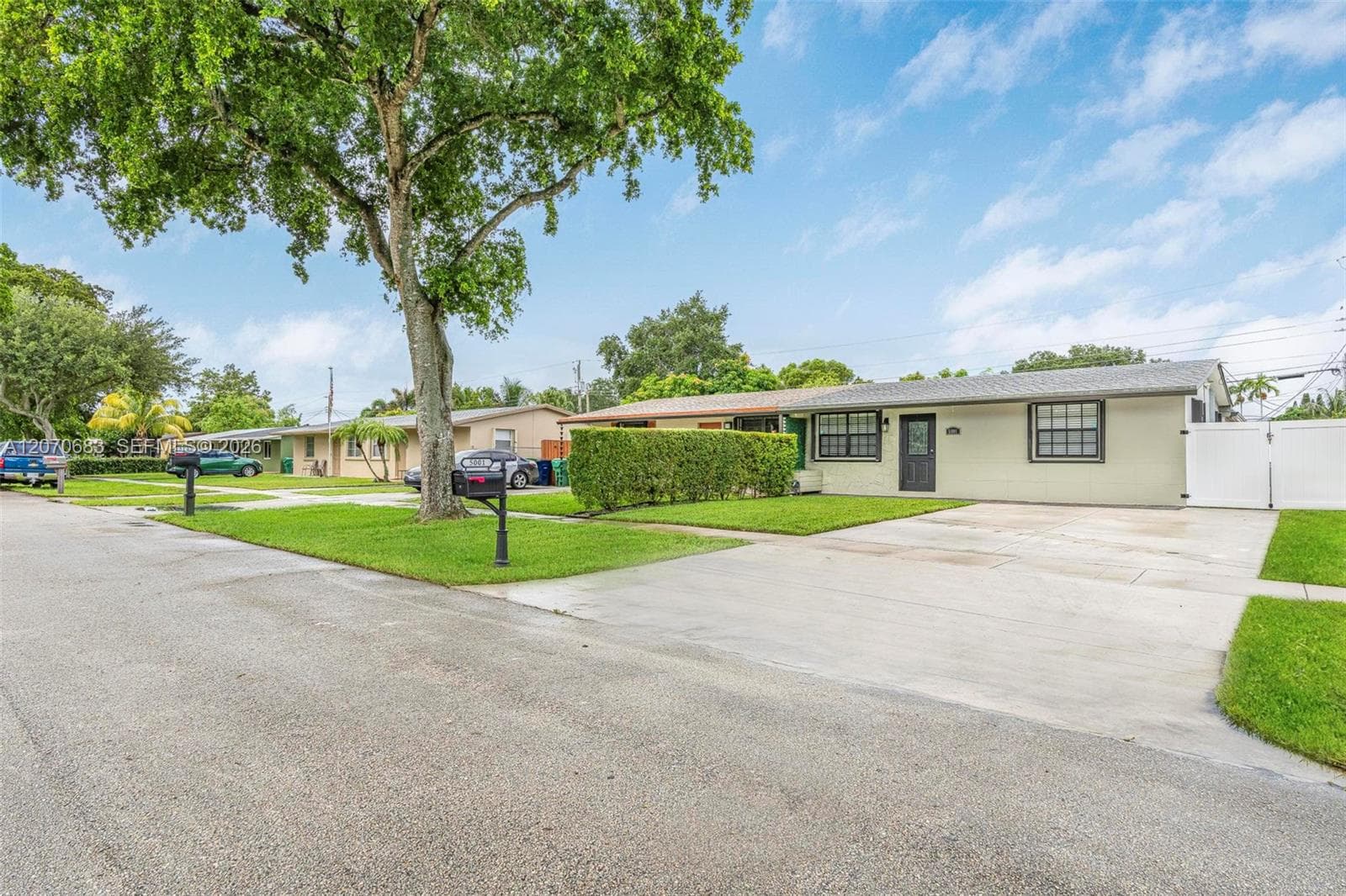 5001 SW 92nd Ter, Cooper City, FL 33328 photo 2