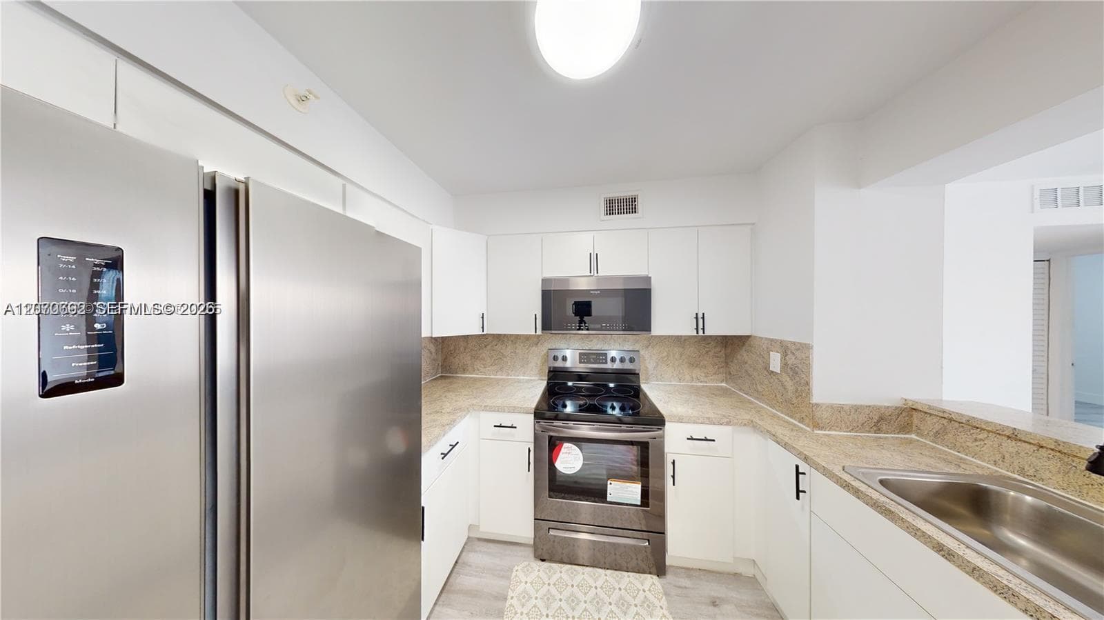 501 SW 1st St # 607, Miami, FL 33130 photo 2
