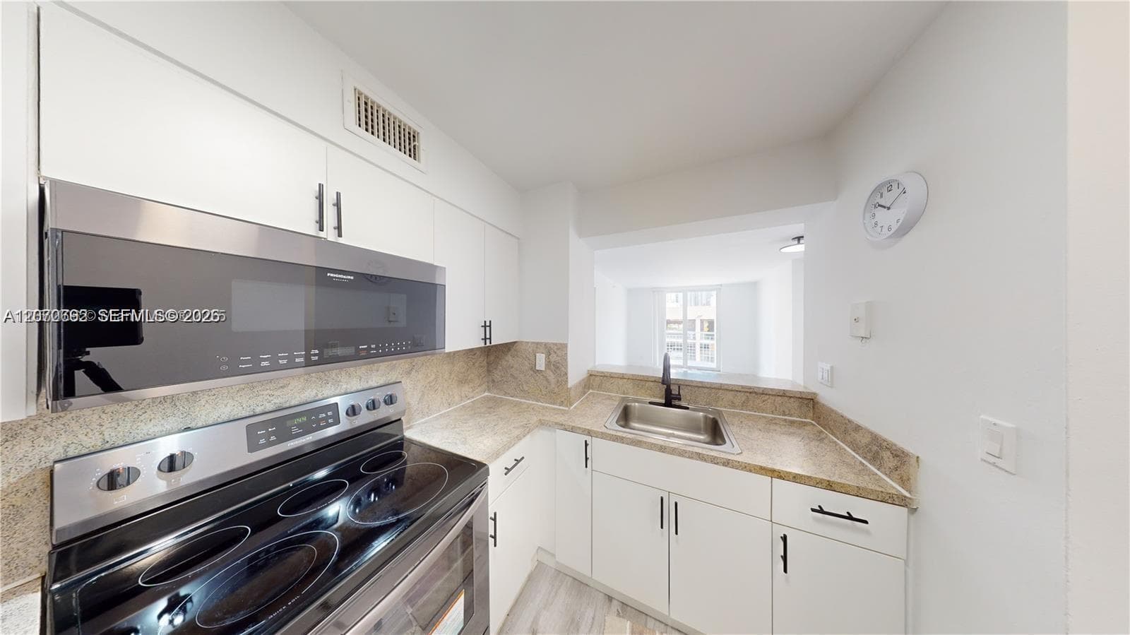 501 SW 1st St # 607, Miami, FL 33130 photo 3
