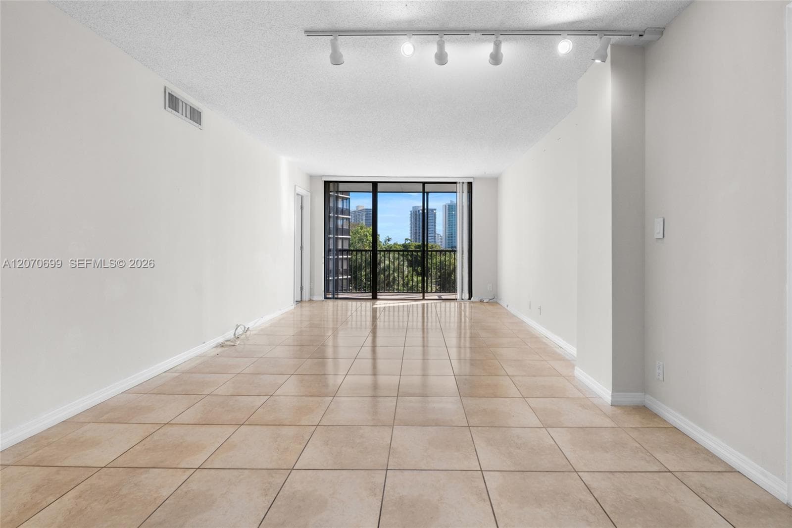 3401 N Country Club Dr # 519, Aventura, FL 33180 photo 3