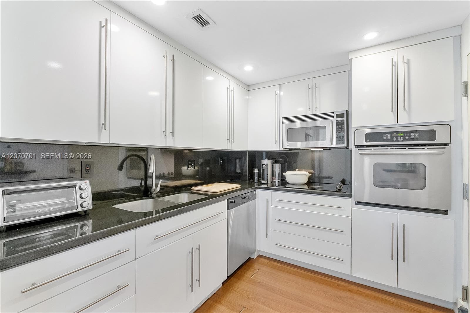 90 Edgewater Dr # 917, Coral Gables, FL 33133 photo 2