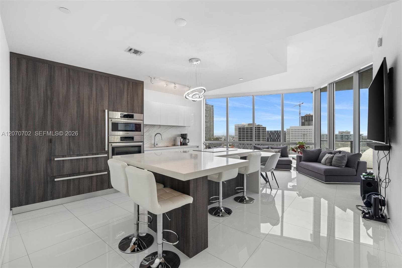 851 NE 1st Ave # 1610, Miami, FL 33132 photo 3